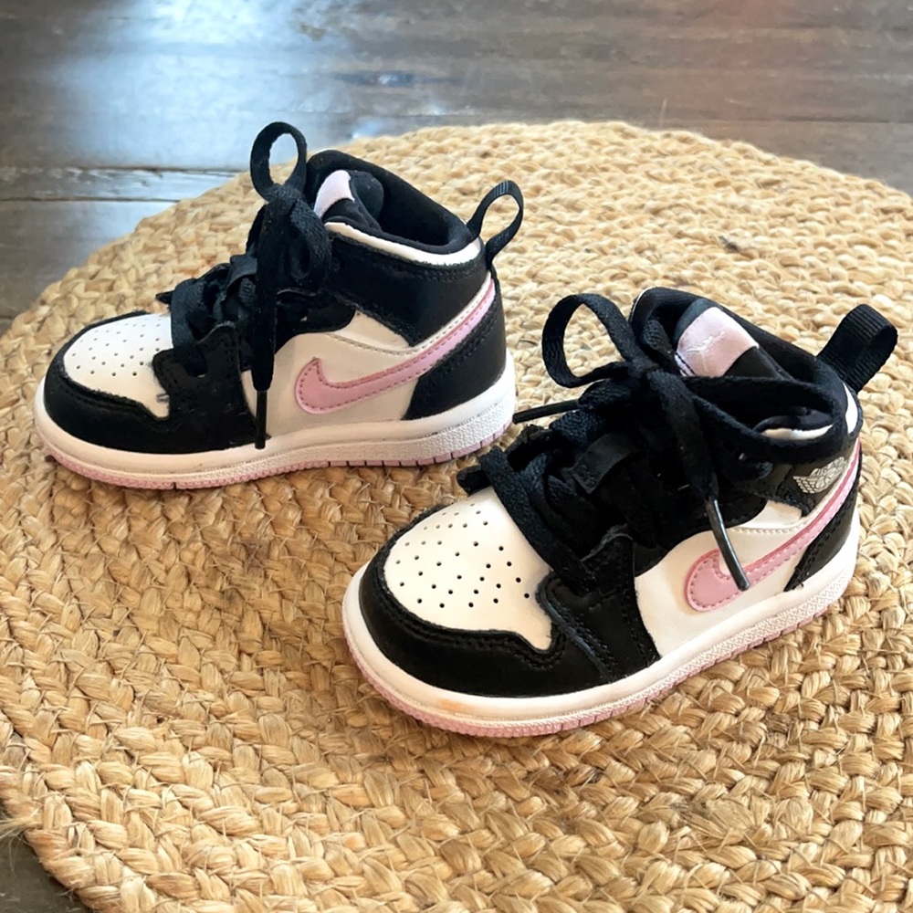 COPY - Air Jordan 1 Mid TD 'White Light Arctic Pink'